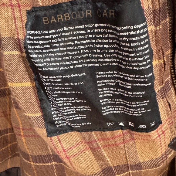 Barbour Classic Beadnell Waxed Jacket - Picture 3 of 5